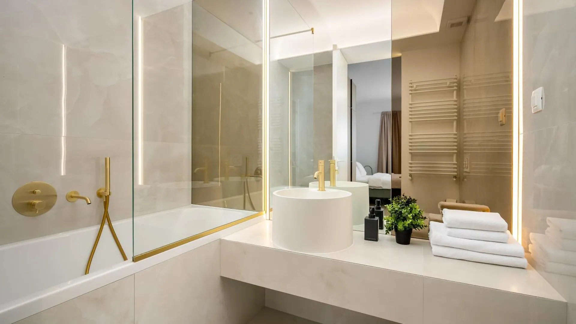 North By Urbanesq Cortina H Apartment Bucharest 0*,